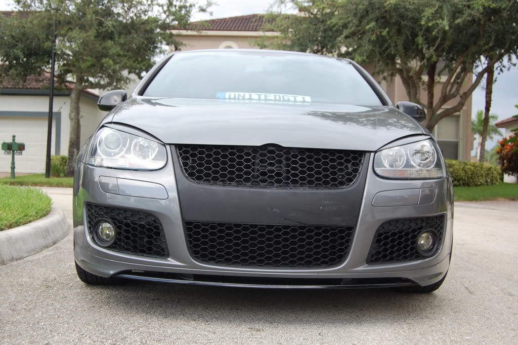 does anyone... (else) have a badgeless grille in FL ;) VW Vortex