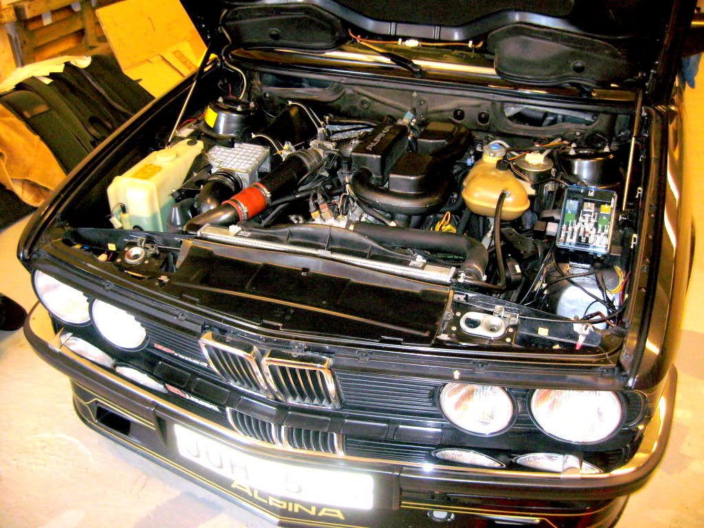 i194.photobucket.com/albums/z246/erneland/Alpina_B7_engine_2.jpg