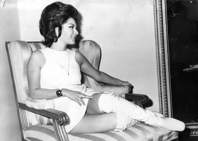 boots-edwige-fenech-0.jpg Edwige Fenech