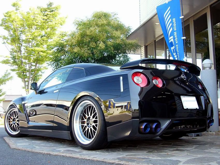 http://i194.photobucket.com/albums/z9/tegboydme/gtr-bbs-lm-31.jpg