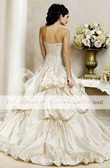 http://i194.photobucket.com/albums/z251/chloeeexx3/MaggieSotteroback.jpg