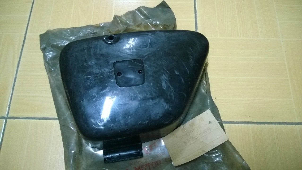 Honda CS50 CS65 S50 S65 LH Box Battery Cover NOS Genuine Black 83600-035-000B