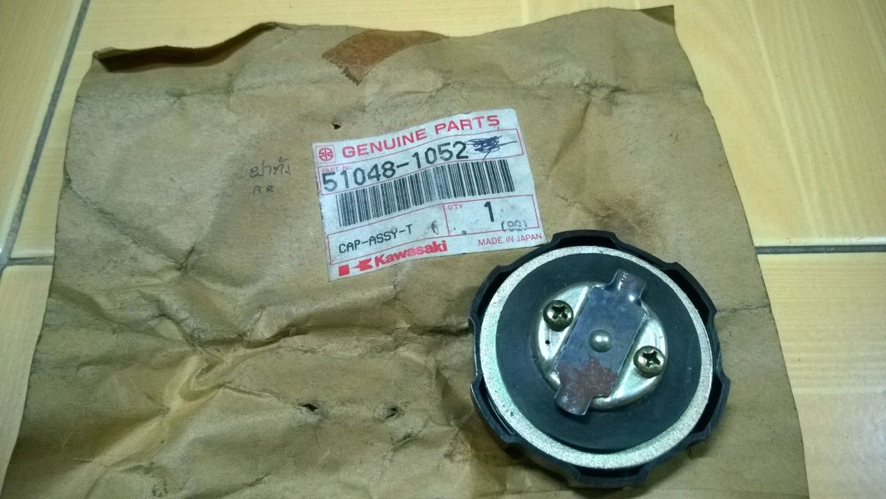 [専用出品]こうてつ510 Kawasaki AN90 AR125 AR125R Fuel Tank Cap Assembly NOS